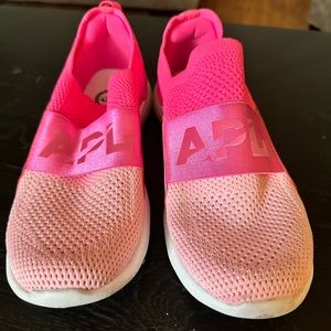 APL Techloom Bliss Sneaker for breast cancer awareness